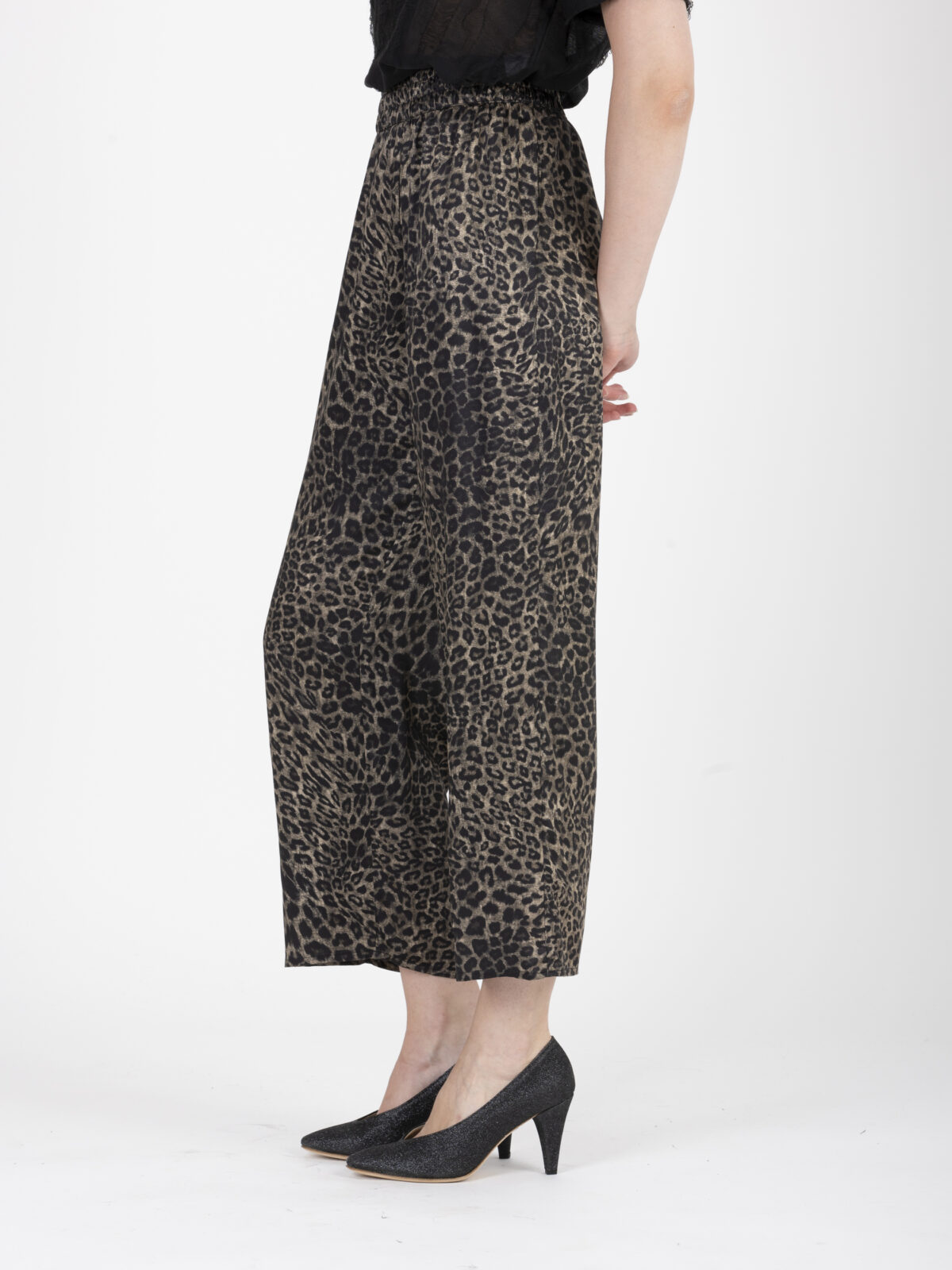 mika-leopard-viscose-relaxed-straight-pants-elastic-waist-uniforme-athens-matchboxathens