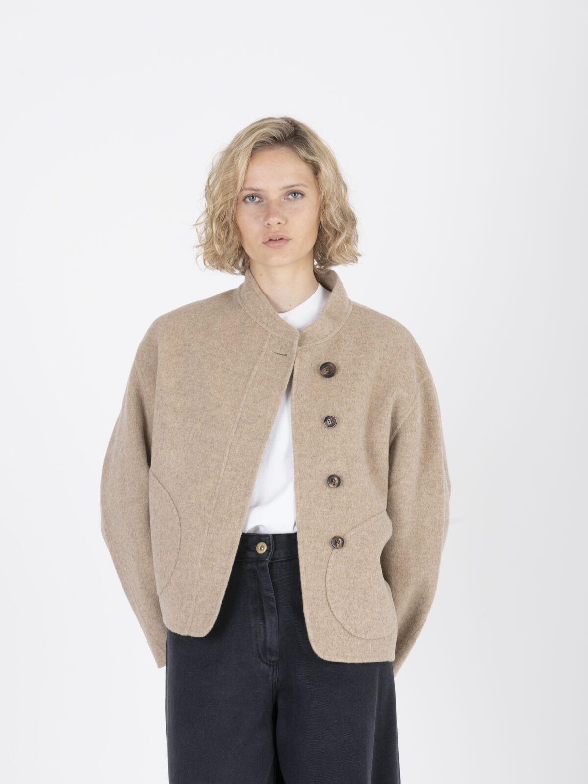 windsor-double-sided-wool-coat-beige-round-cropped-soeur-matchboxathens