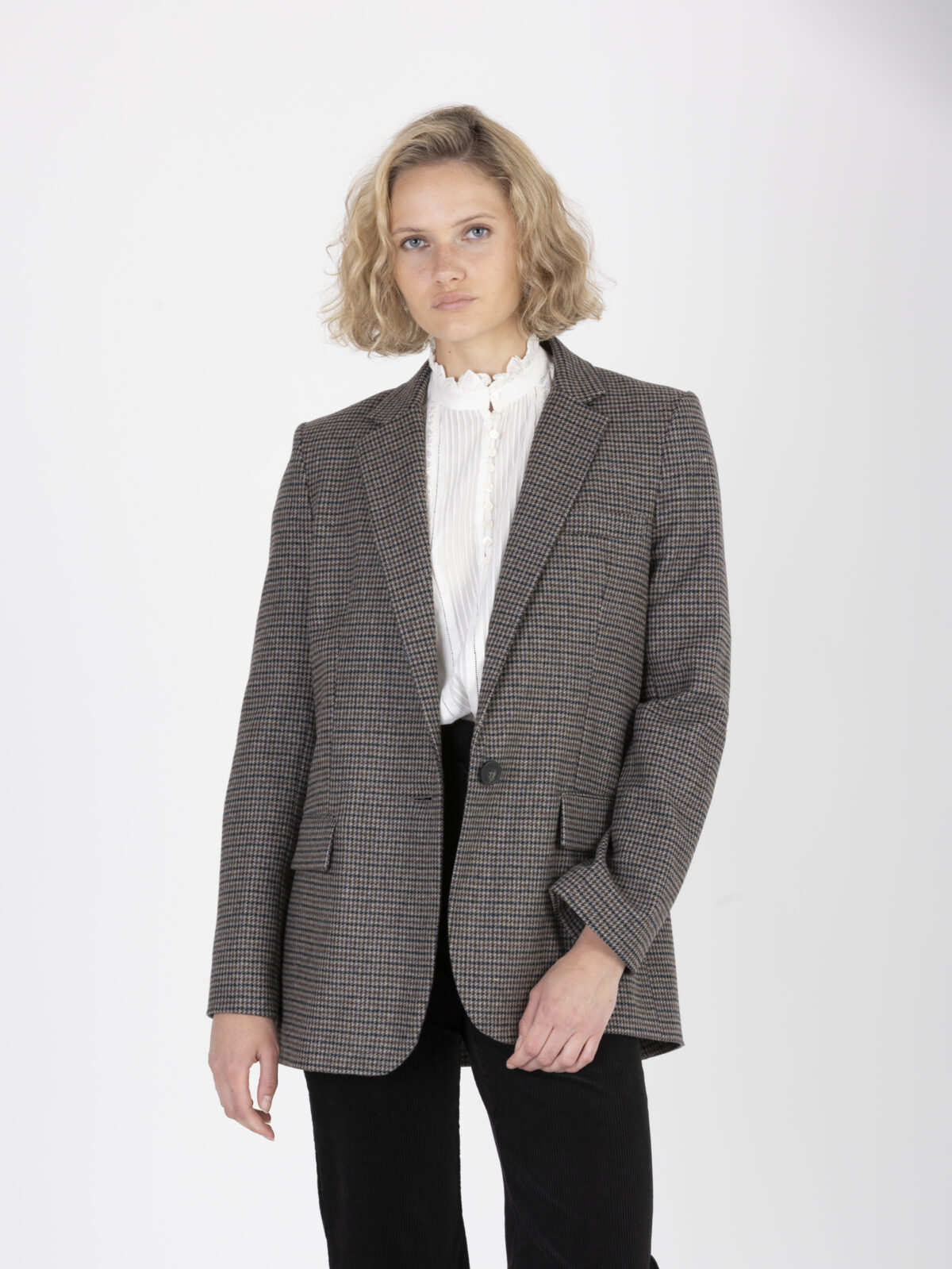 tilia-jacket-wool-straight-cut-fitted-shoulders-vanessa-bruno-matchboxathens