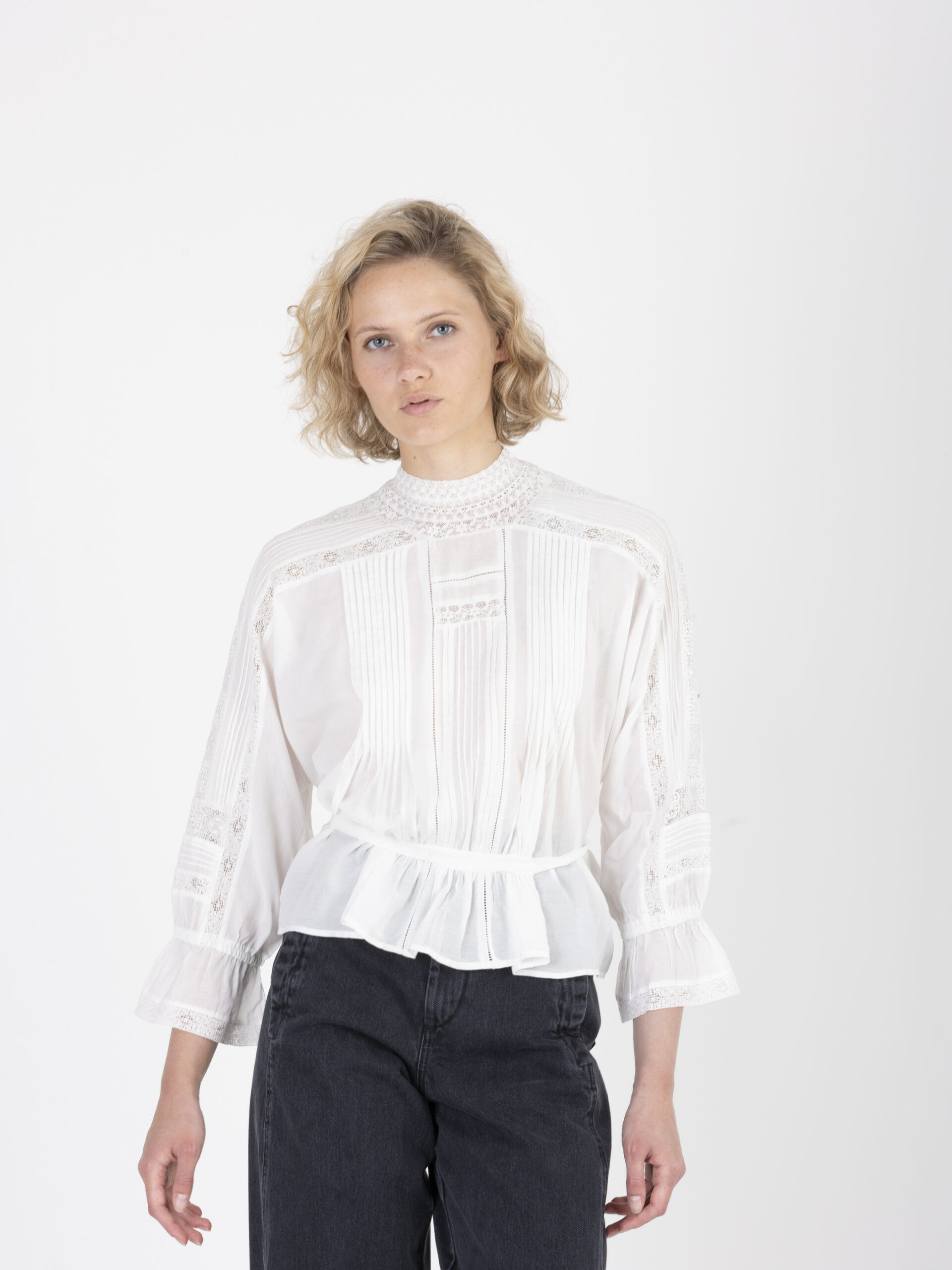 viva-white-blouse-vanesaa-blouse-lace-bohemian-pleats-matchboxathens