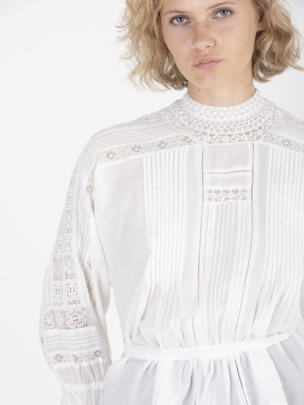 viva-white-blouse-vanesaa-blouse-lace-bohemian-pleats-matchboxathens