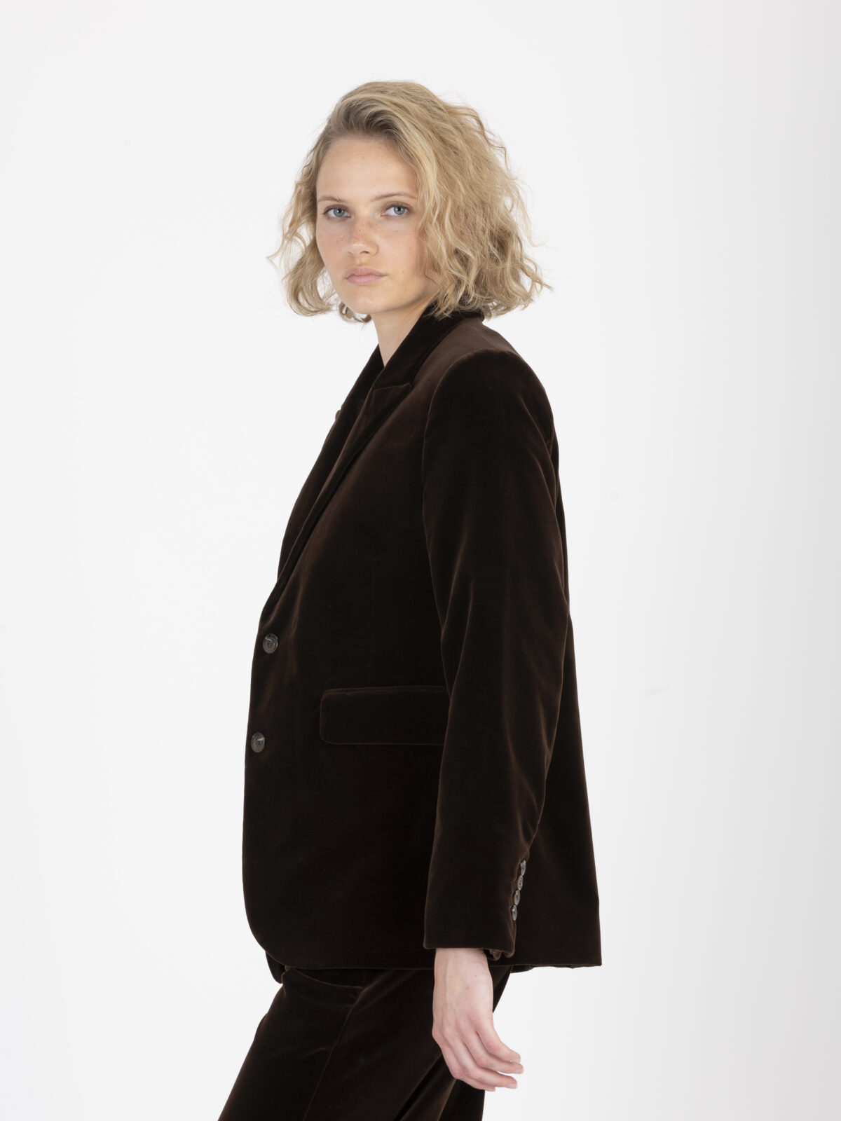 cassiopee-velvet-brown-jacket-button-closure-fitted-soeur-matchboxathens