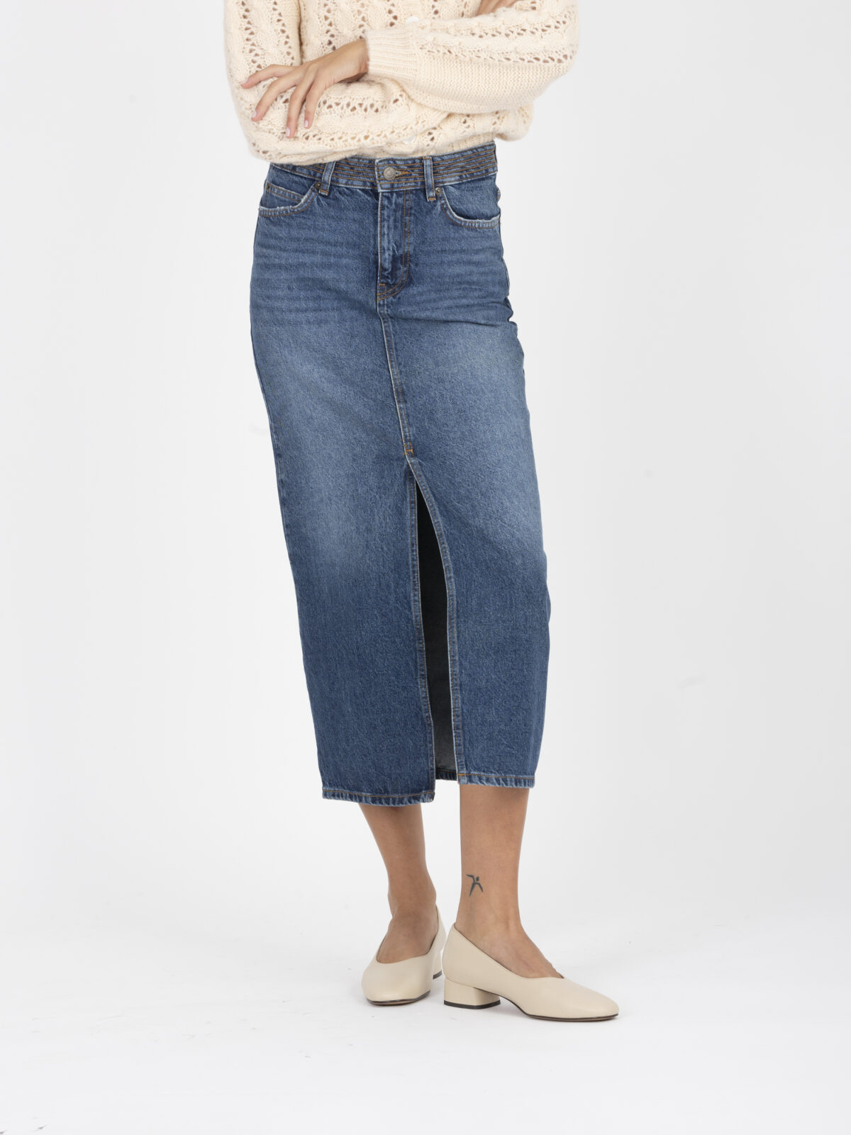 1H24MATH_BLUEJEANS-denim-long-skirt-topstitching-slit-bash-matchboxathens