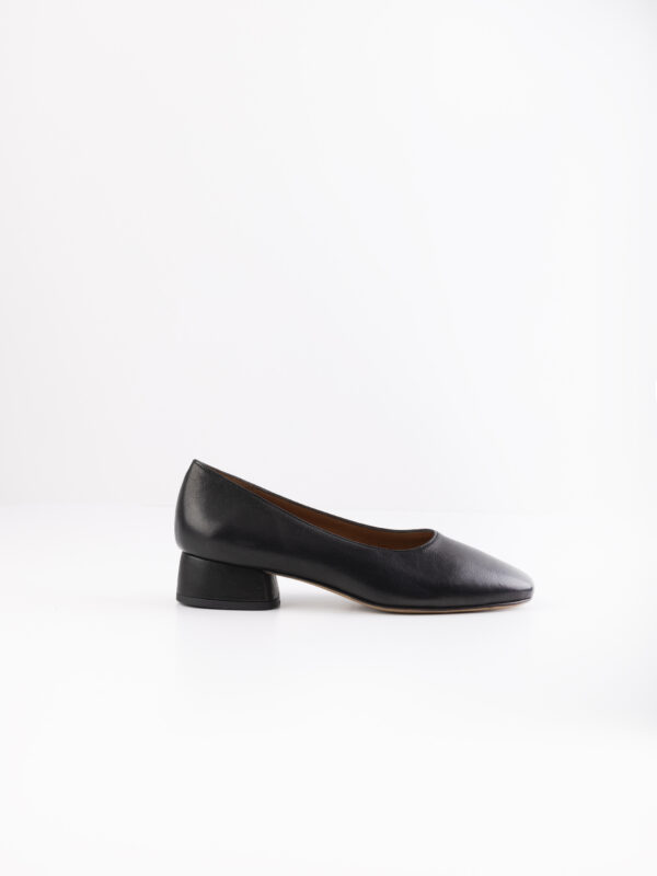 alina-black-leather-pumps-rounded-heels-anthology-paris-handmade-matchboxathens