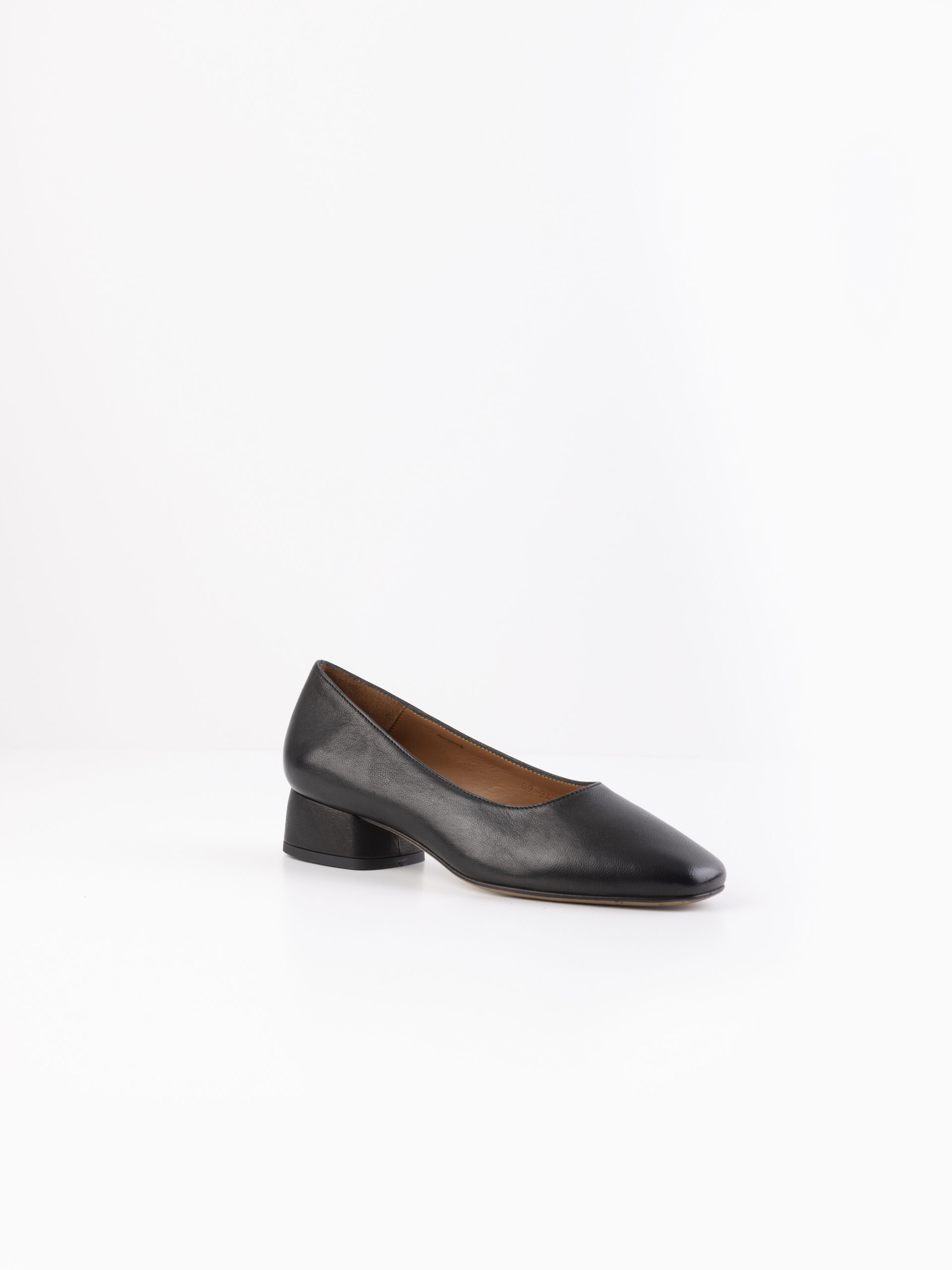 alina-black-leather-pumps-rounded-heels-anthology-paris-handmade-matchboxathens