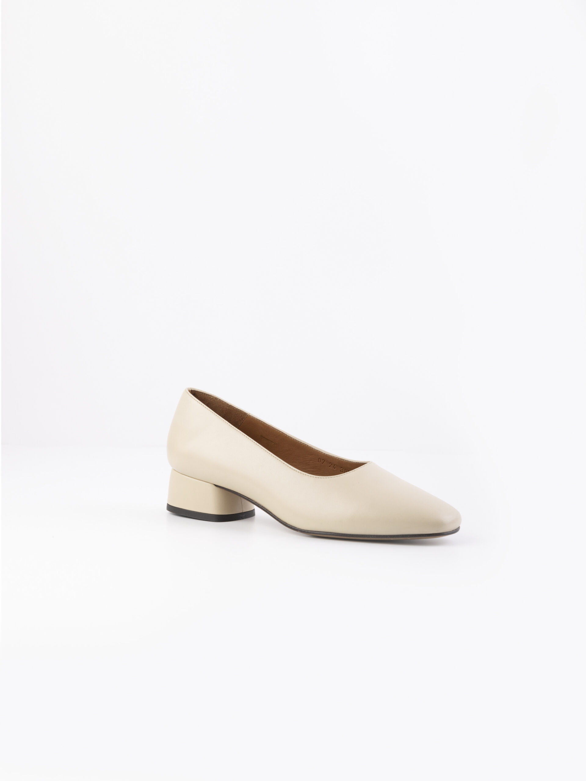 alina-cream-leather-pumps-rounded-heels-anthology-paris-handmade-matchboxathens