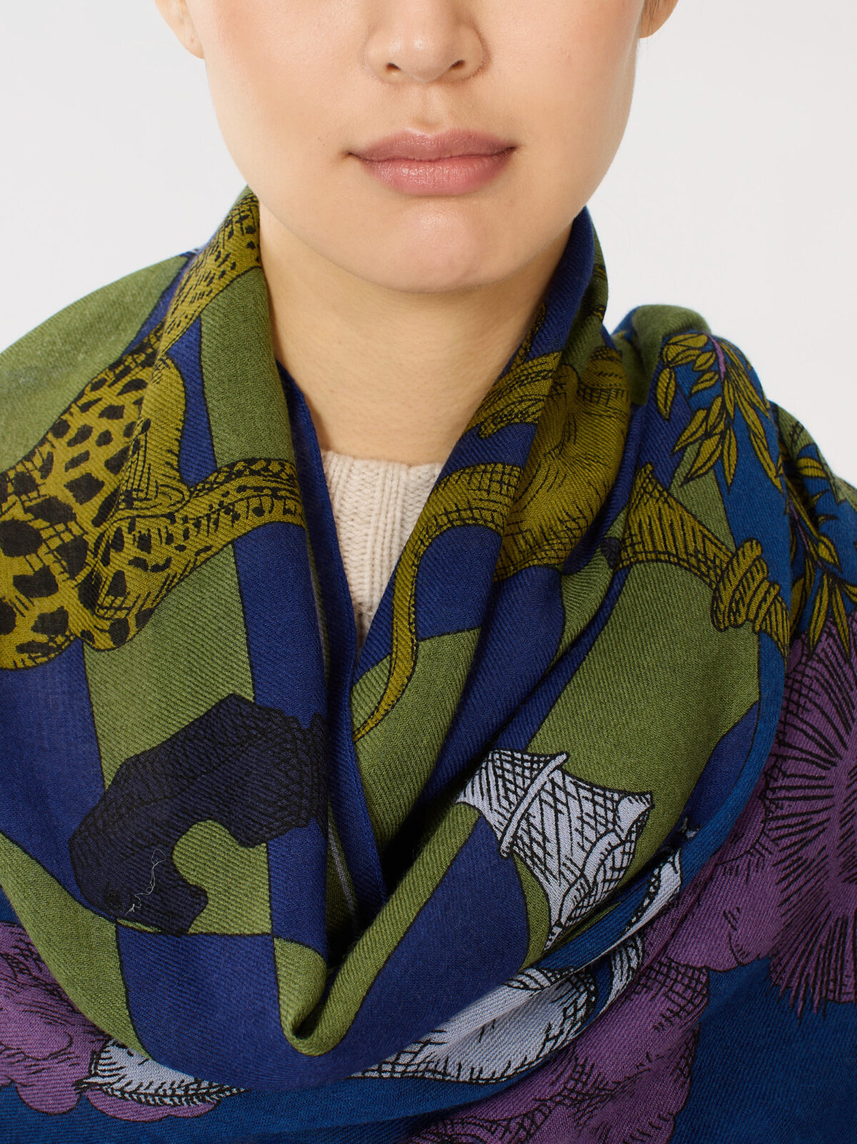 ET20MAG40-1_magnus-wool-printed-animals-moss-green-scarf-inouieditions-matchboxathens