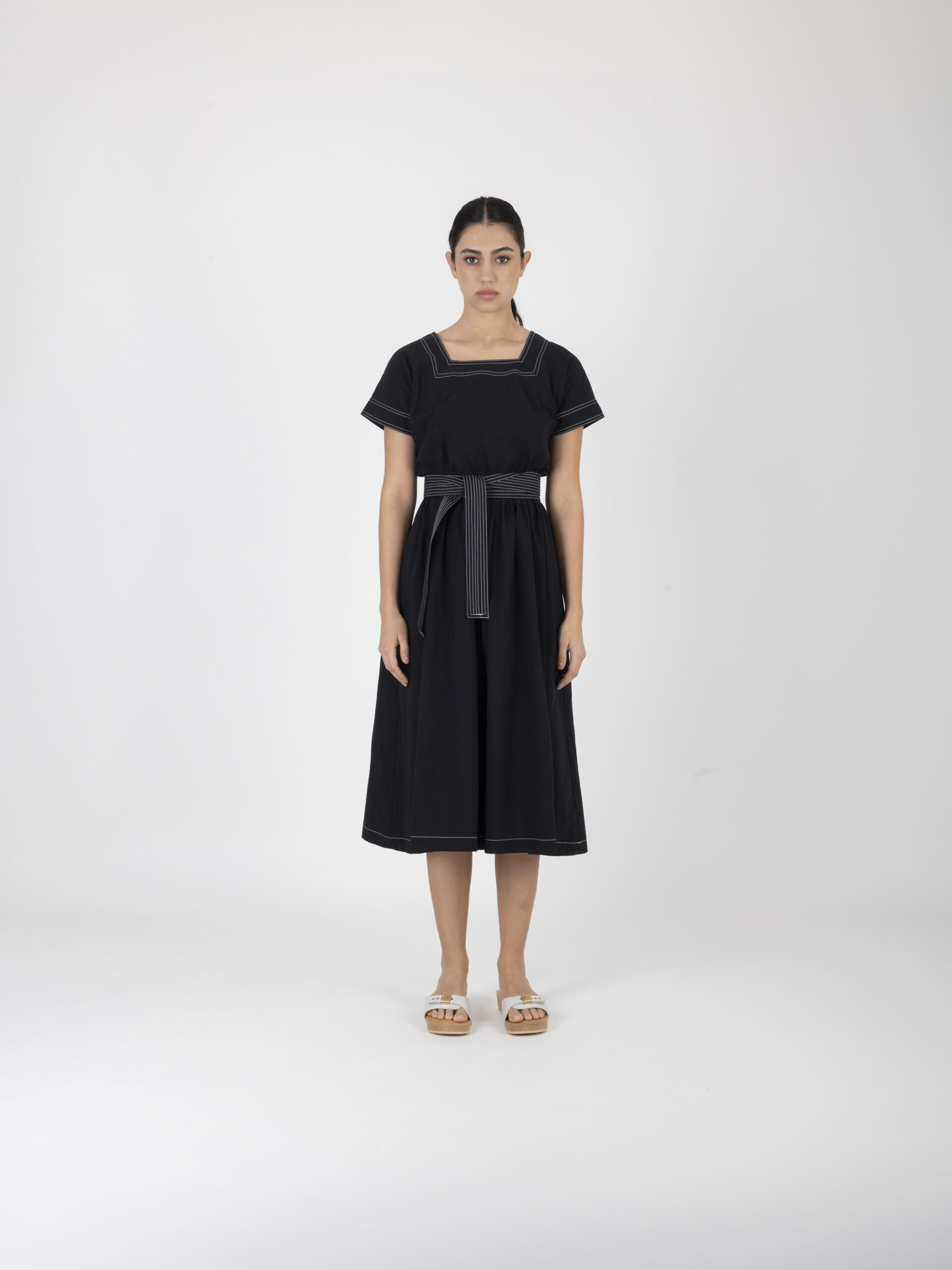 arriane-black-cotton-dress-midi-white-stitching-belt-sqauare-neck-uniforme-athens-matchboxathens