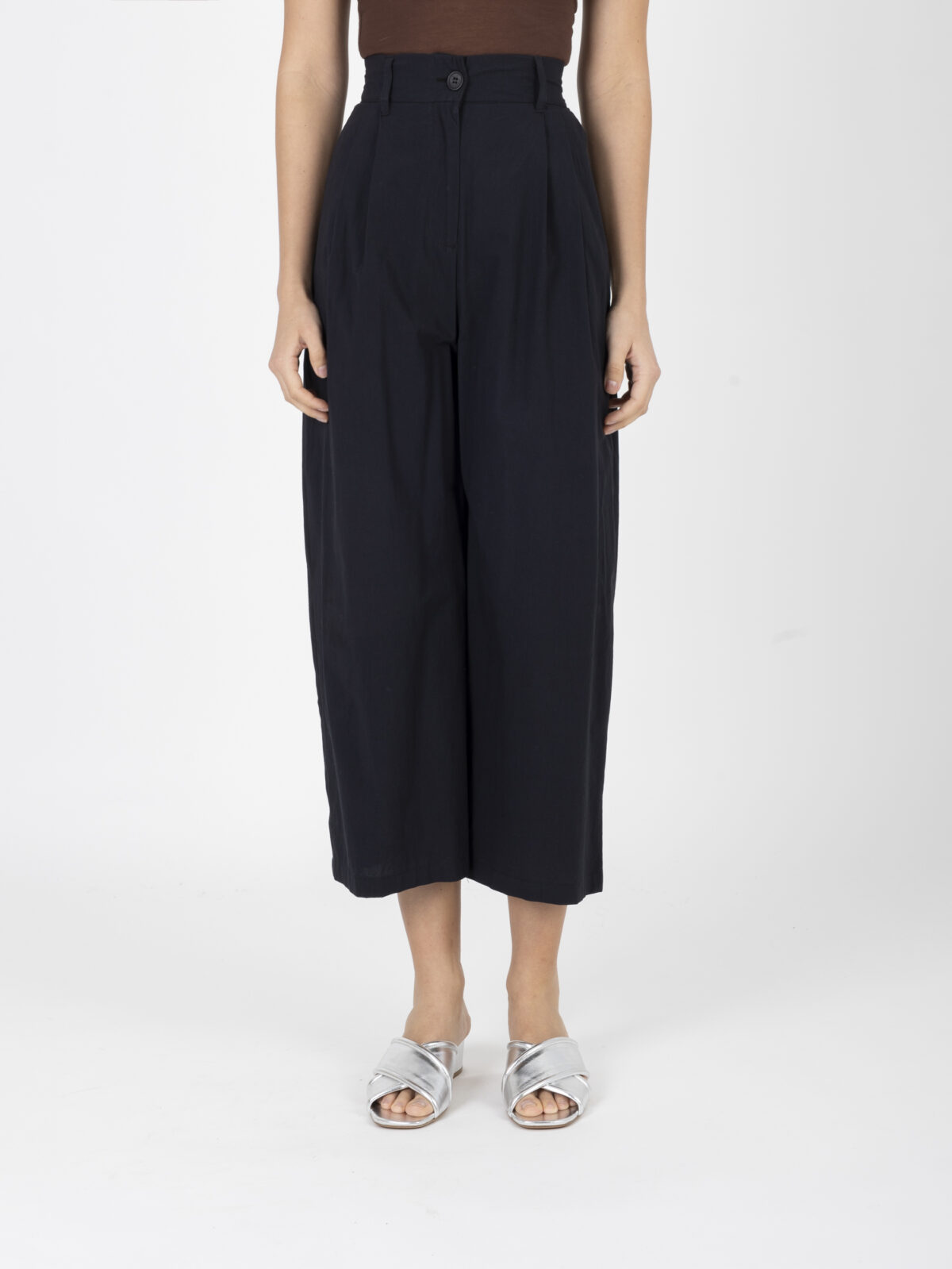 mira-black-washed-cotton-loose-pleats-elastic-back-uniforme-athens-matchboxathens