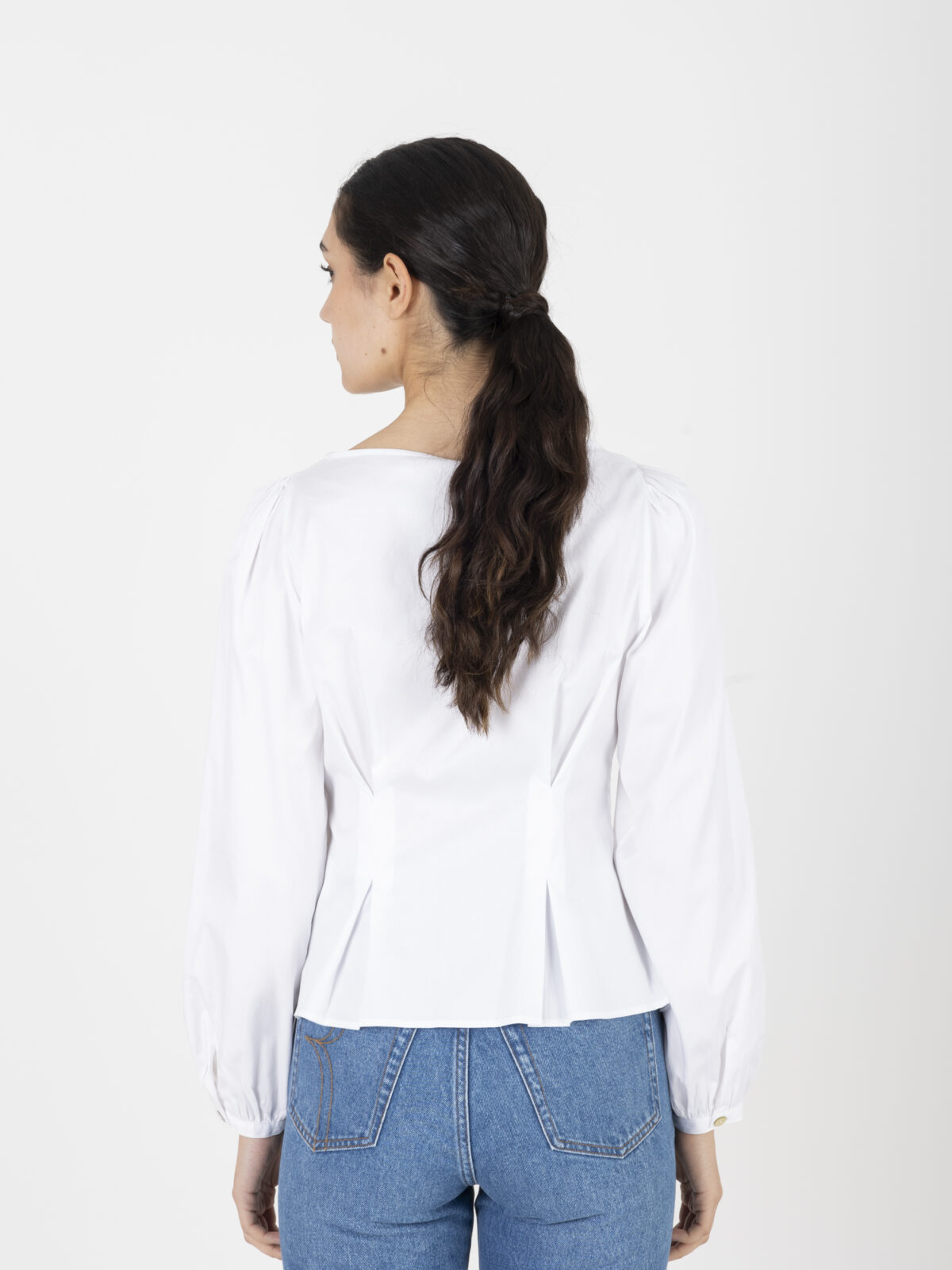 claudine-blouse-white-cotton-front-back-pleats-pearl-buttons-round-neck-rouje-matchboxathens