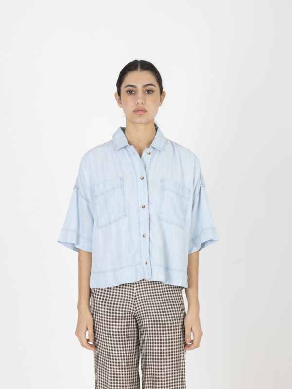 jules-shirt-indigo-tencel-front-patch-pockets-cropped-sacrecoeur-matchboxathens