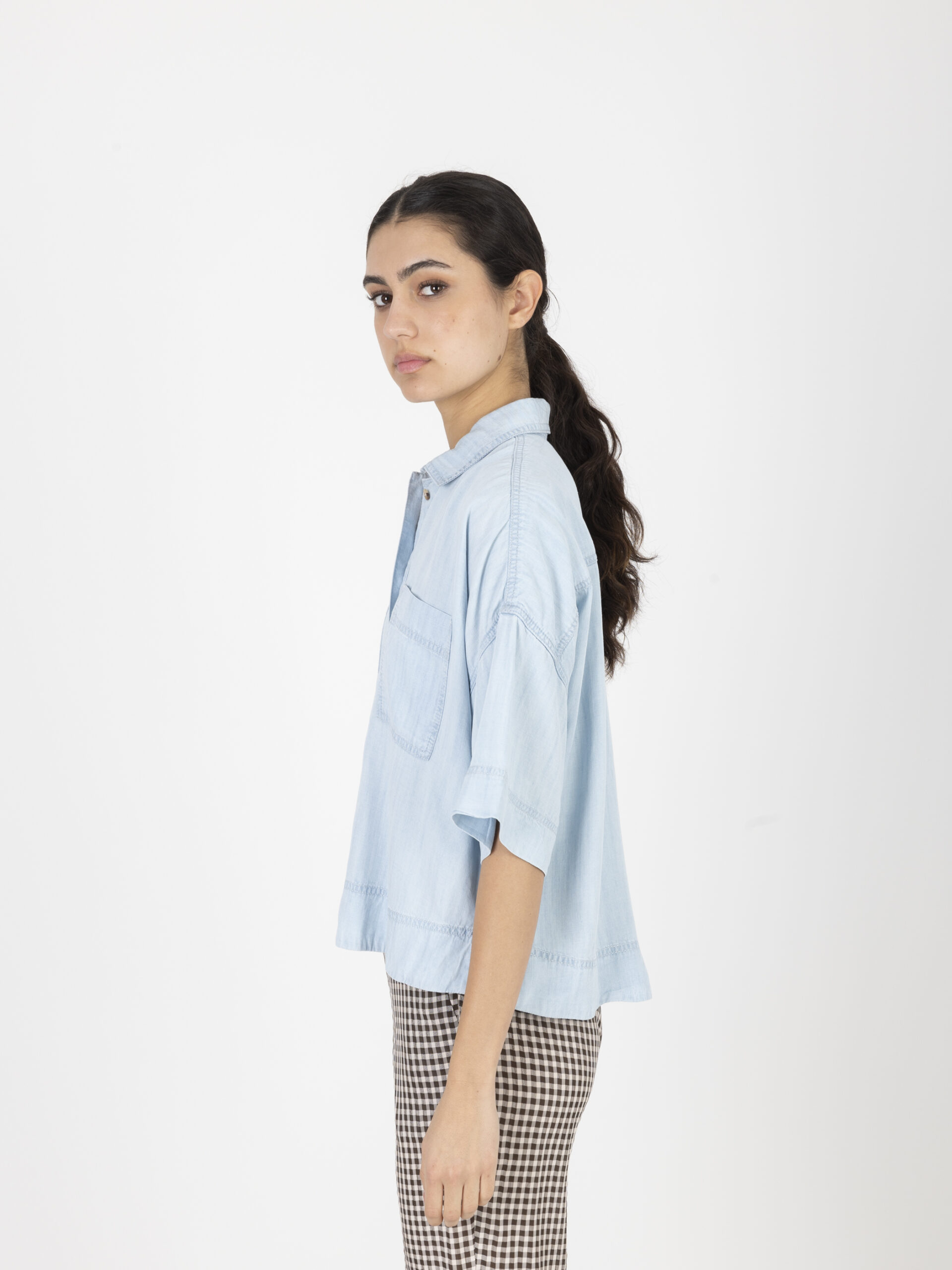 jules-shirt-indigo-tencel-front-patch-pockets-cropped-sacrecoeur-matchboxathens